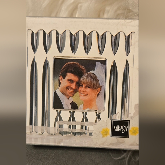 Vintage Crystal MIKASA 2" X 2" Self Standing Photo Frame Decor Retro - Picture 1 of 9